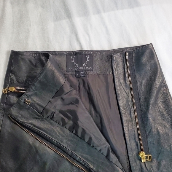 Bod & Christensen Genuine Leather Asymmetrical Zip Mini Black Skirt - Picture 7 of 15